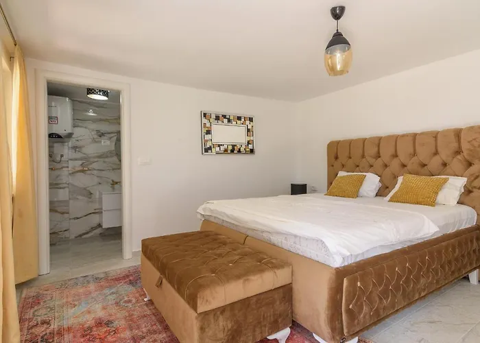 House Copacabana - On Ciovo, Sea View, Parking 펜션 트로기르