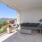 House Copacabana - On Ciovo, Sea View, Parking