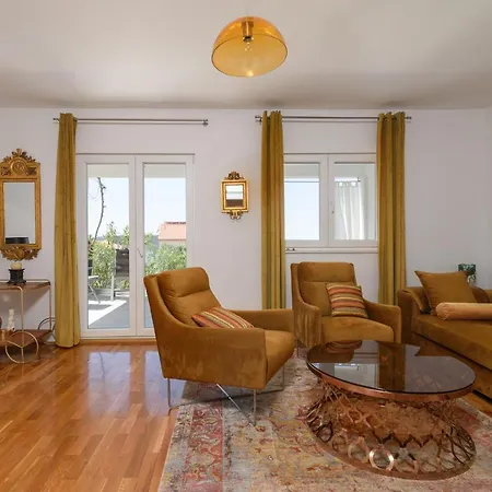 House With A Sea View With Private Parking - Okrug Gornji *