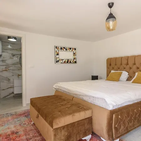 House Copacabana With Sea View, Parking - Ciovo Hébergement de vacances Trogir