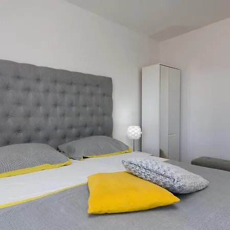 Дом отдыха House Copacabana With Sea View, Parking - Ciovo *