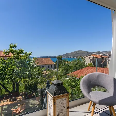 House With A Sea View With Private Parking - Okrug Gornji Holiday home