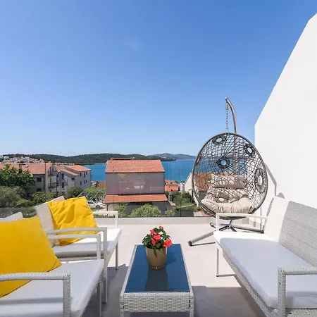 House Copacabana With Sea View, Parking - Ciovo Hébergement de vacances Trogir