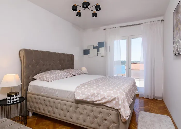 House Copacabana - On Ciovo, Sea View, Parking