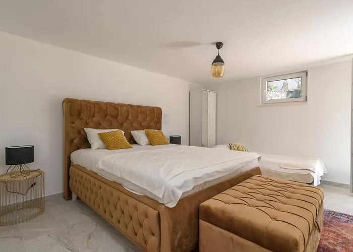 House Copacabana - On Ciovo, Sea View, Parking Будинок відпочинку