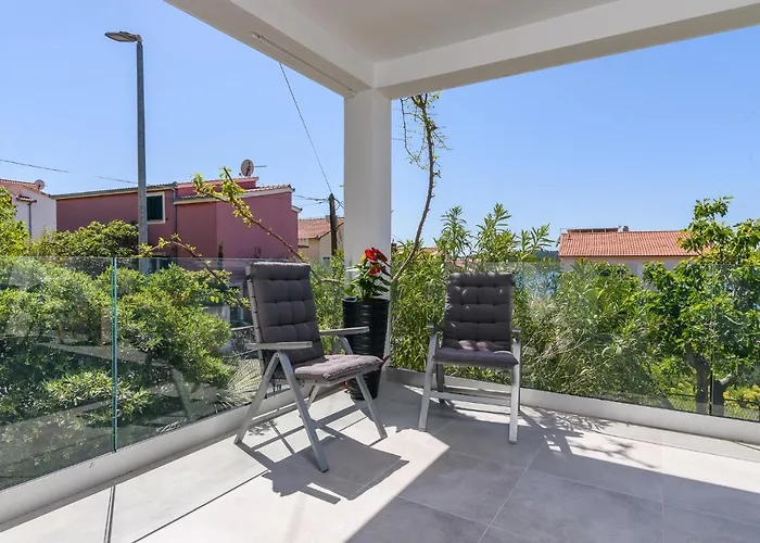 House Copacabana - On Ciovo, Sea View, Parking Будинок відпочинку *