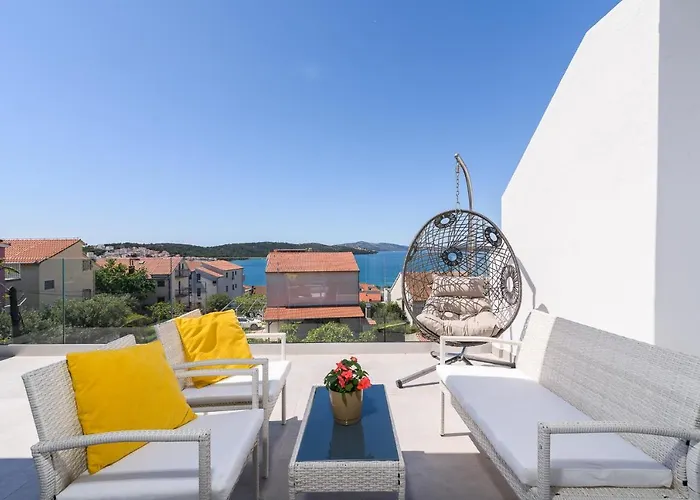 House Copacabana - On Ciovo, Sea View, Parking Будинок відпочинку Трогір